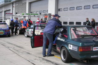 �����҂�