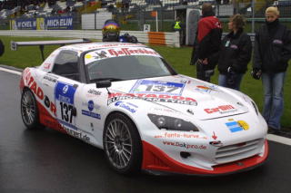 �悹�Ă���i�΁j