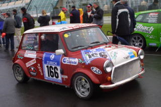 ���C�o���̃~�j�I�@���[�X�ł������đ҂��Ă��I�@����A�҂��ĂĂ��������B