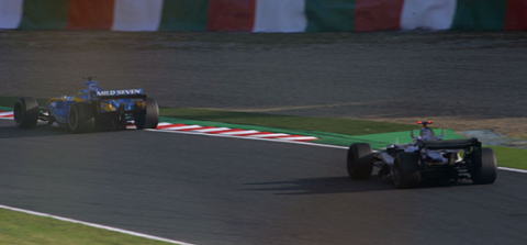 次の周のストレートでオーバーテイク!