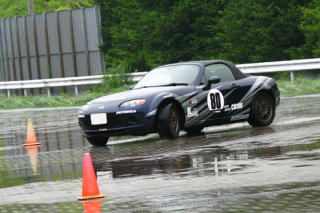 ��ʘH�X�����[���́A�T�[�L�b�g�ł͓���_�C�i�~�b�N�ȋ�����b���ł��܂��B�e�e�ł��o�b�`���n�j�I