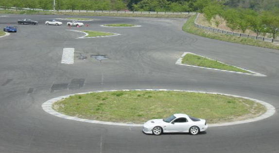 ���񐧓��b�B